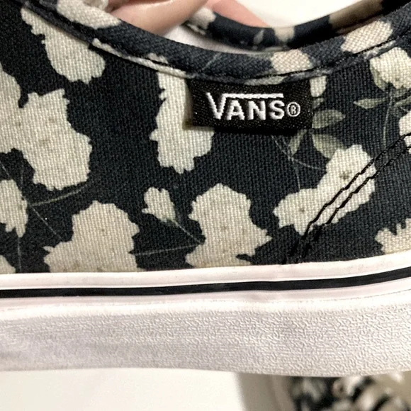 Sold 💌 Vans Sneakers - Picture 6 of 14